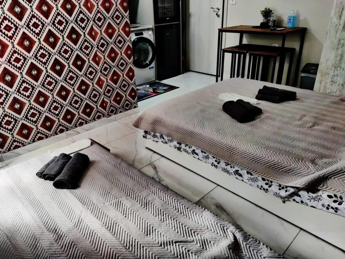 Modern Cozy Vergian 2 Min From The Agioi Theodoroi